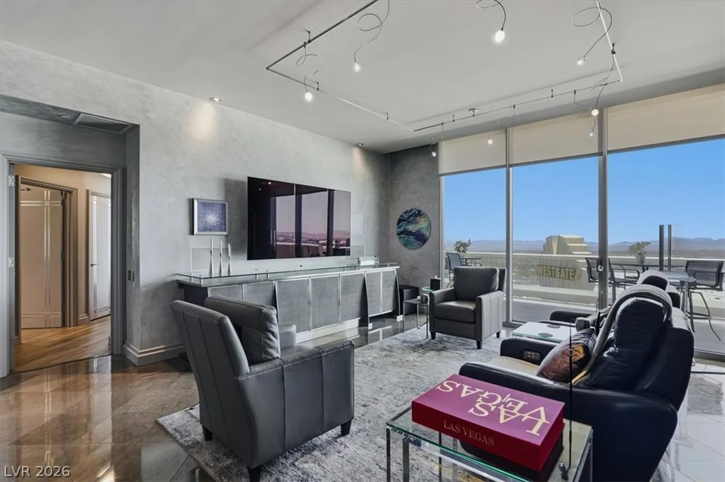 2877 Paradise, Las Vegas, NV 89109