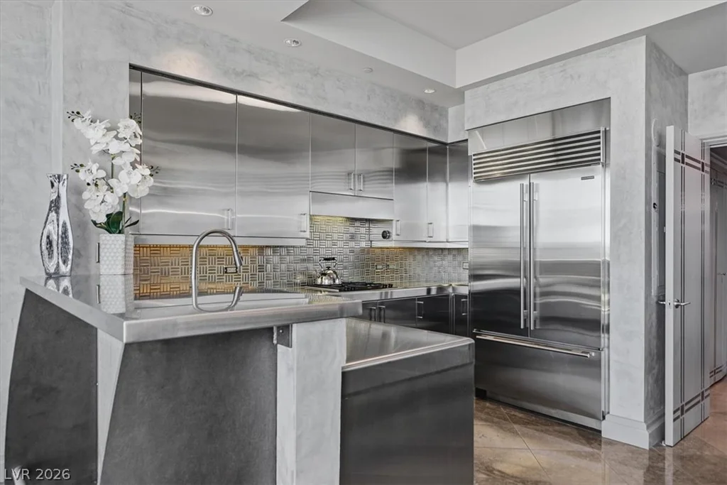 2877 Paradise, Las Vegas, NV 89109