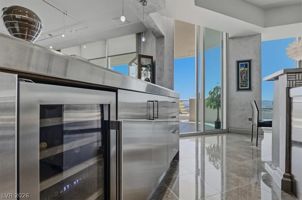 2877 Paradise, Las Vegas, NV 89109