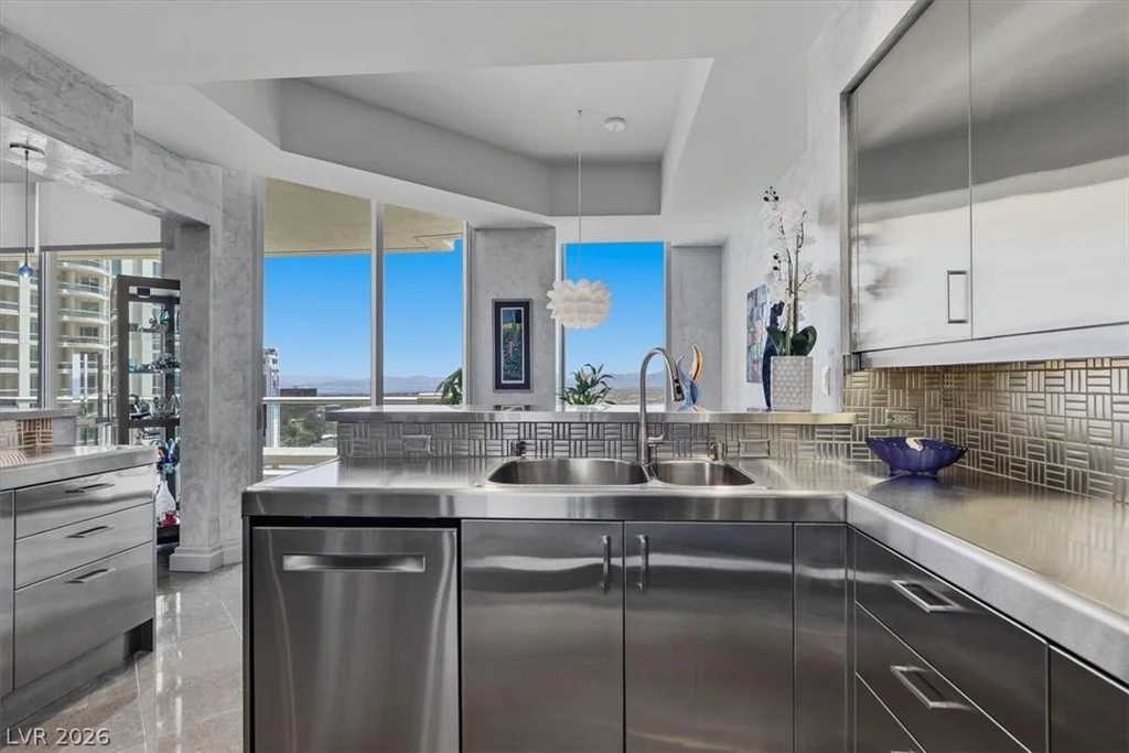 2877 Paradise, Las Vegas, NV 89109