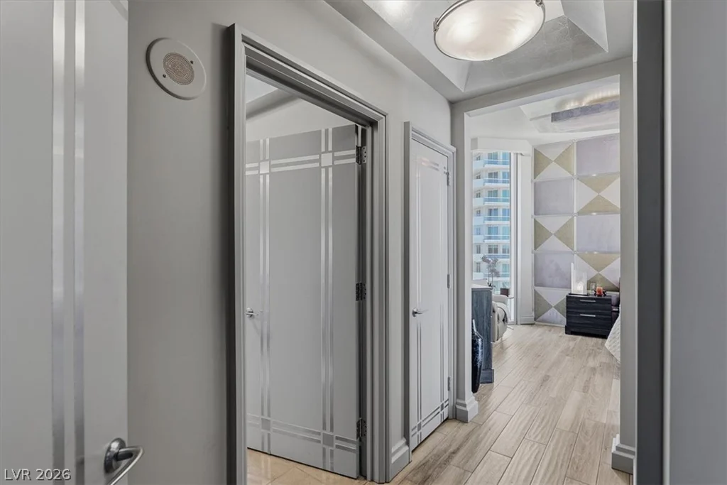 2877 Paradise, Las Vegas, NV 89109