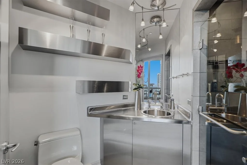 2877 Paradise, Las Vegas, NV 89109