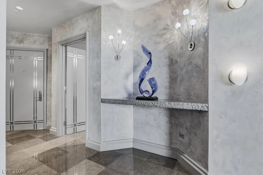 2877 Paradise, Las Vegas, NV 89109