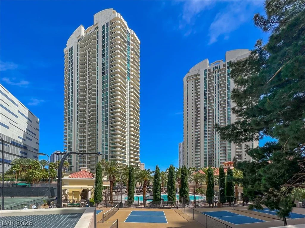 2877 Paradise, Las Vegas, NV 89109