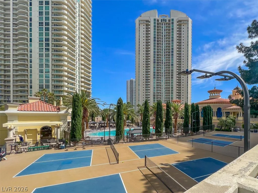 2877 Paradise, Las Vegas, NV 89109