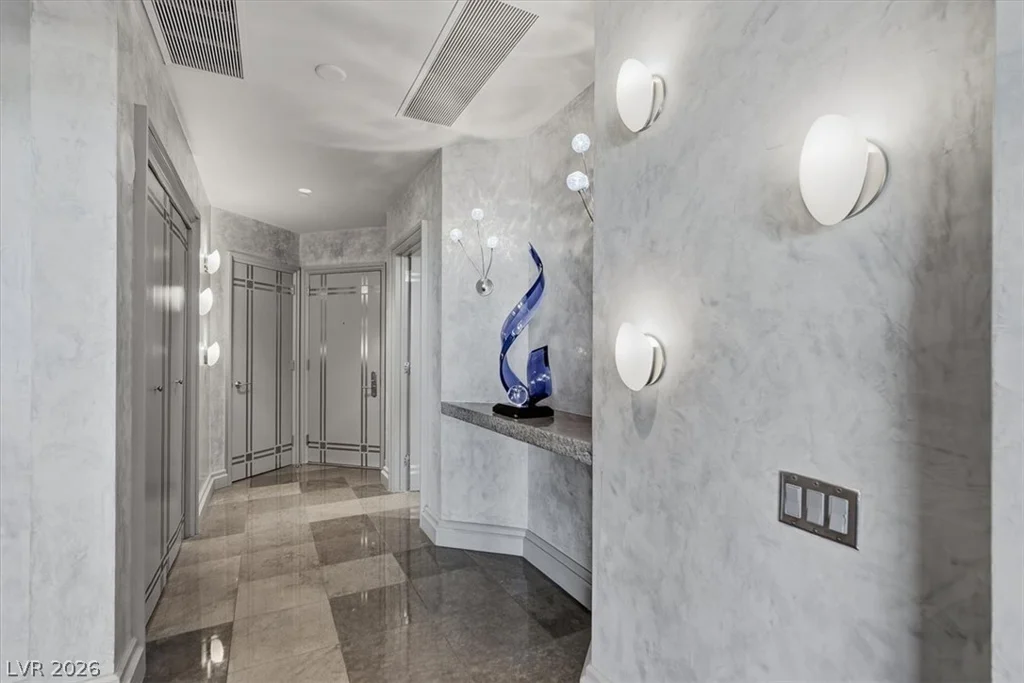2877 Paradise, Las Vegas, NV 89109