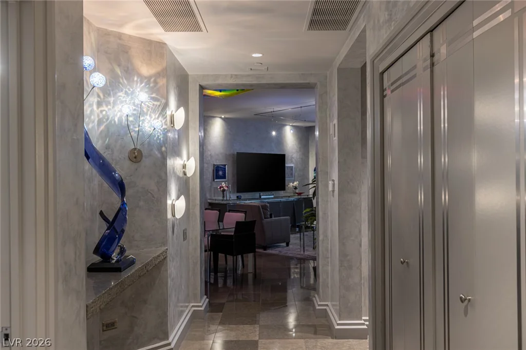2877 Paradise, Las Vegas, NV 89109