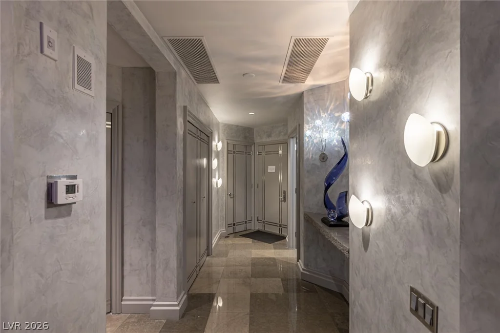 2877 Paradise, Las Vegas, NV 89109