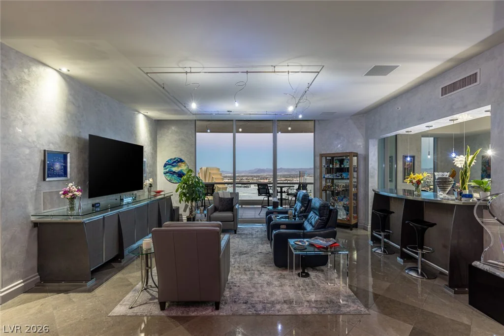 2877 Paradise, Las Vegas, NV 89109