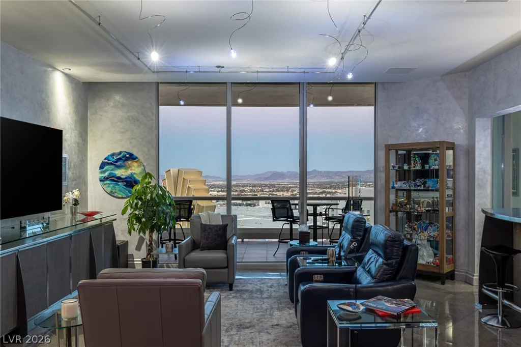 2877 Paradise, Las Vegas, NV 89109
