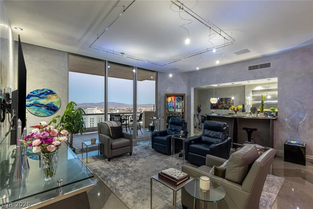 2877 Paradise, Las Vegas, NV 89109