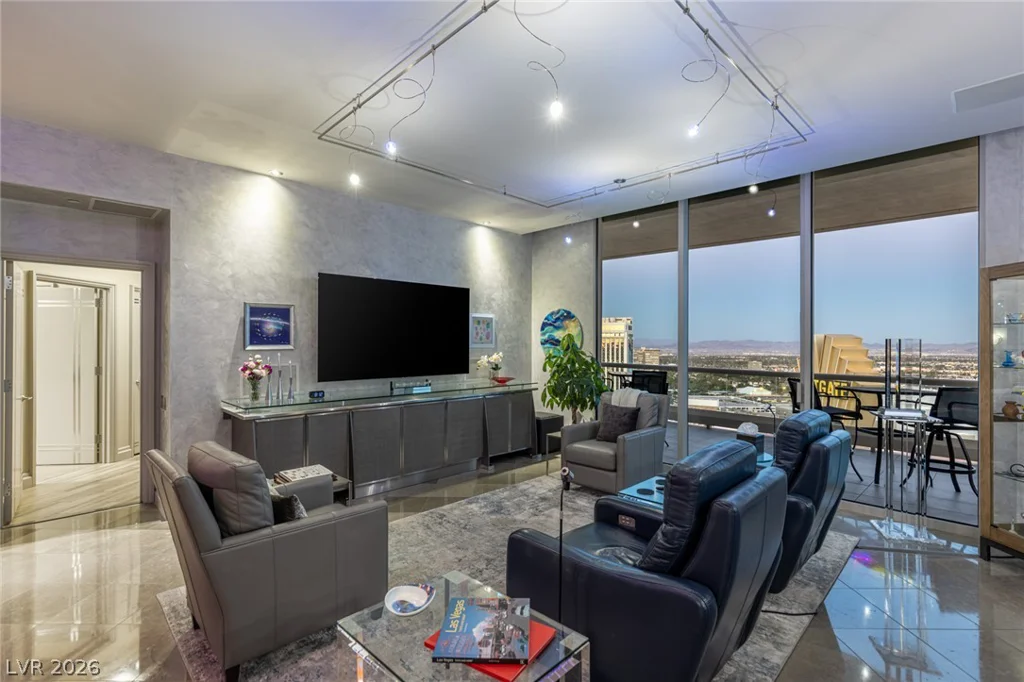 2877 Paradise, Las Vegas, NV 89109