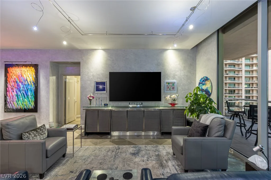 2877 Paradise, Las Vegas, NV 89109