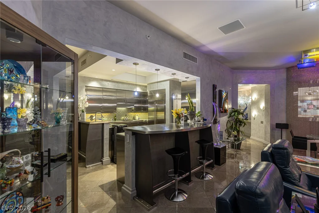 2877 Paradise, Las Vegas, NV 89109