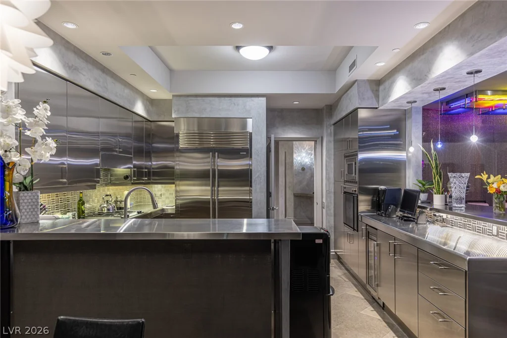 2877 Paradise, Las Vegas, NV 89109