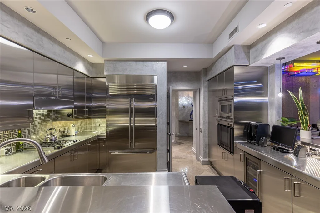 2877 Paradise, Las Vegas, NV 89109
