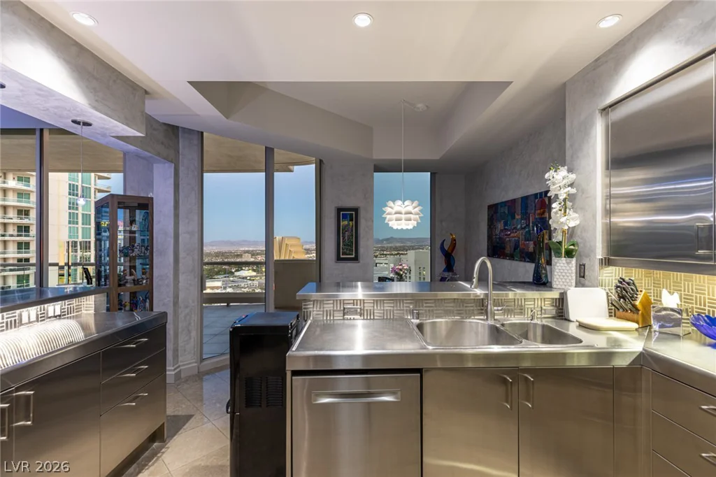 2877 Paradise, Las Vegas, NV 89109