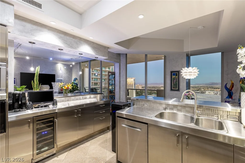 2877 Paradise, Las Vegas, NV 89109