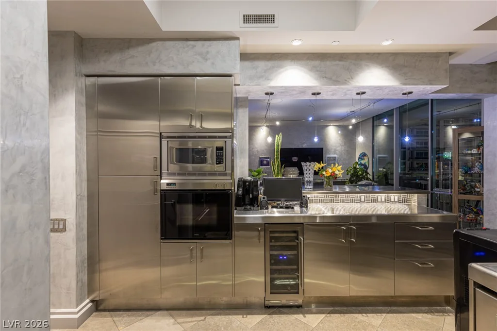 2877 Paradise, Las Vegas, NV 89109