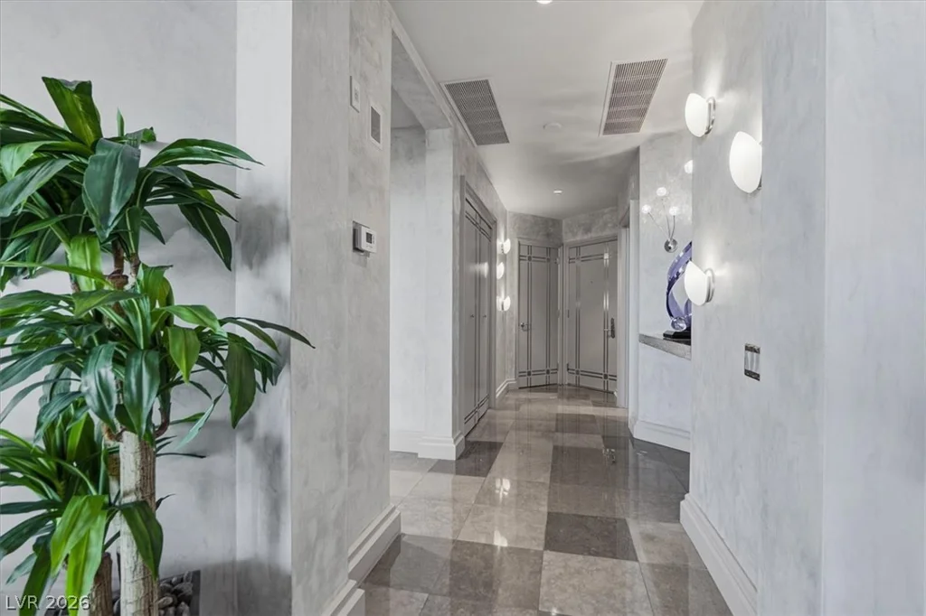 2877 Paradise, Las Vegas, NV 89109