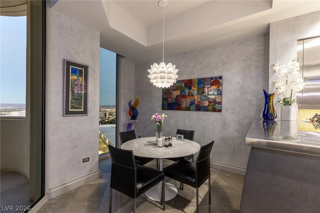 2877 Paradise, Las Vegas, NV 89109