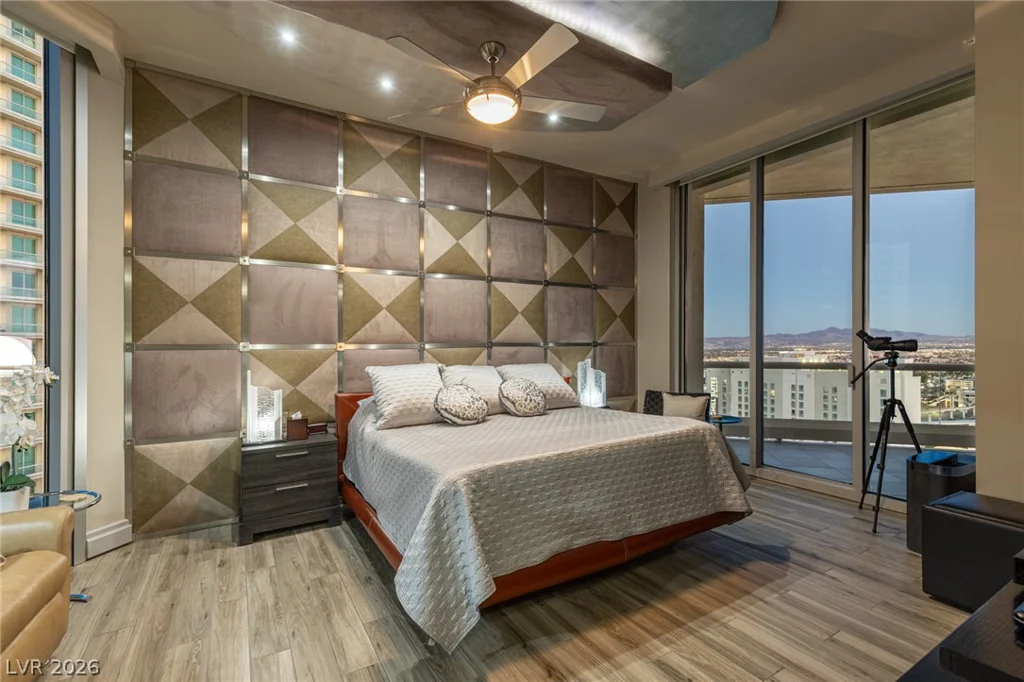 2877 Paradise, Las Vegas, NV 89109