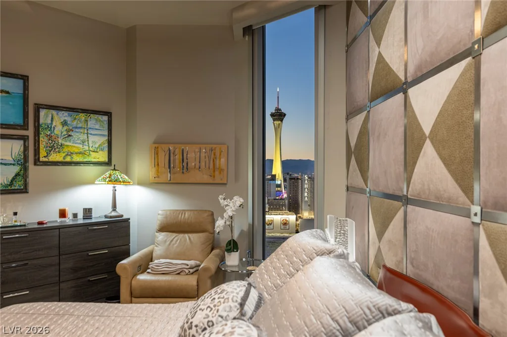 2877 Paradise, Las Vegas, NV 89109