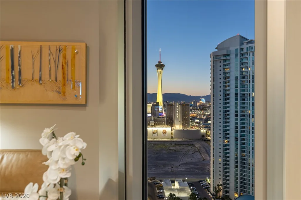 2877 Paradise, Las Vegas, NV 89109