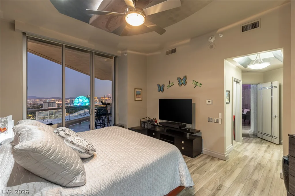 2877 Paradise, Las Vegas, NV 89109