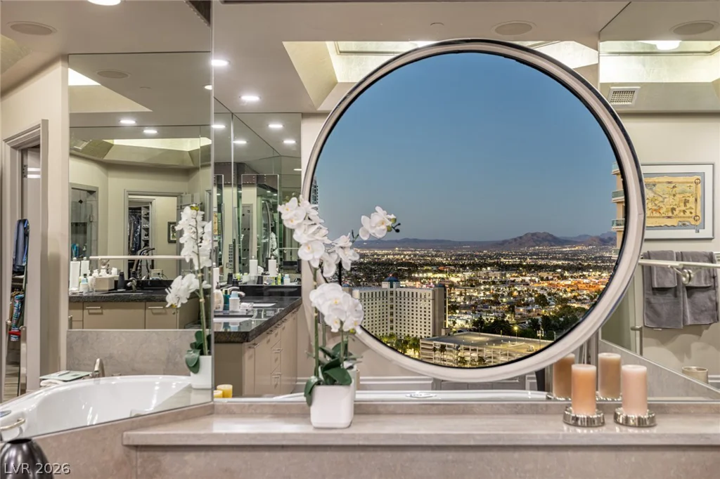 2877 Paradise, Las Vegas, NV 89109