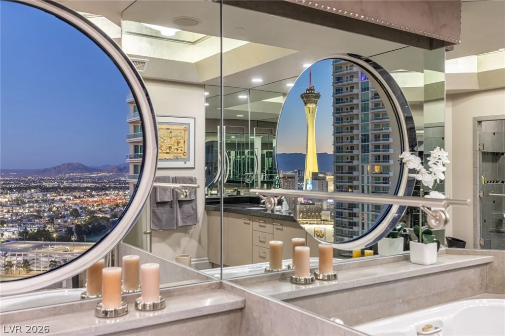 2877 Paradise, Las Vegas, NV 89109