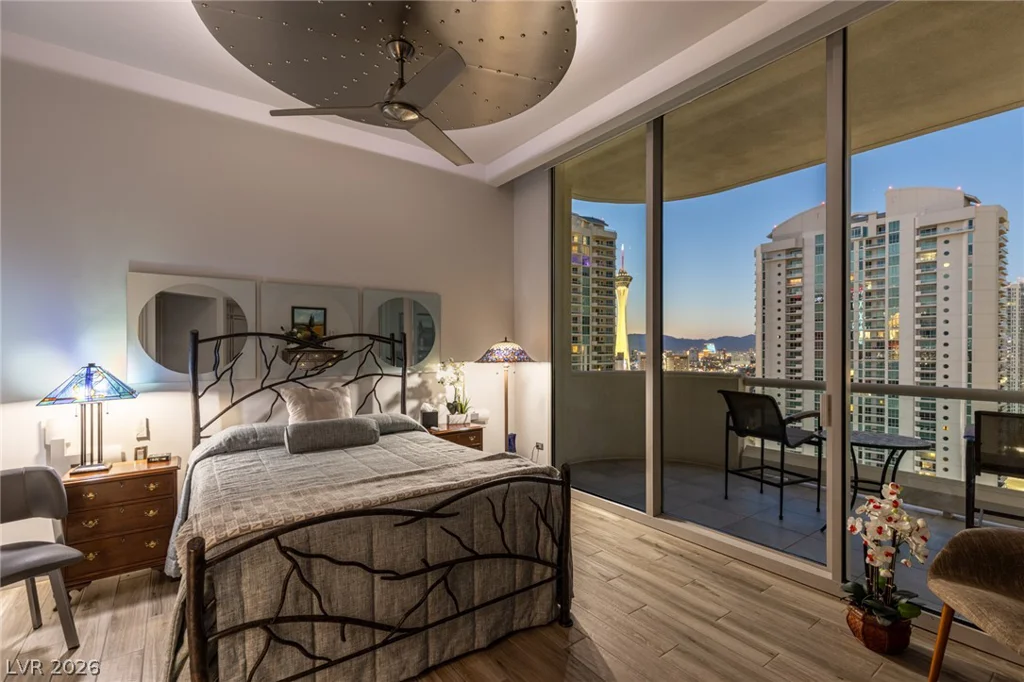 2877 Paradise, Las Vegas, NV 89109