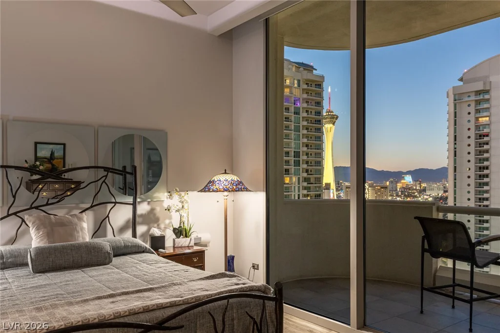 2877 Paradise, Las Vegas, NV 89109