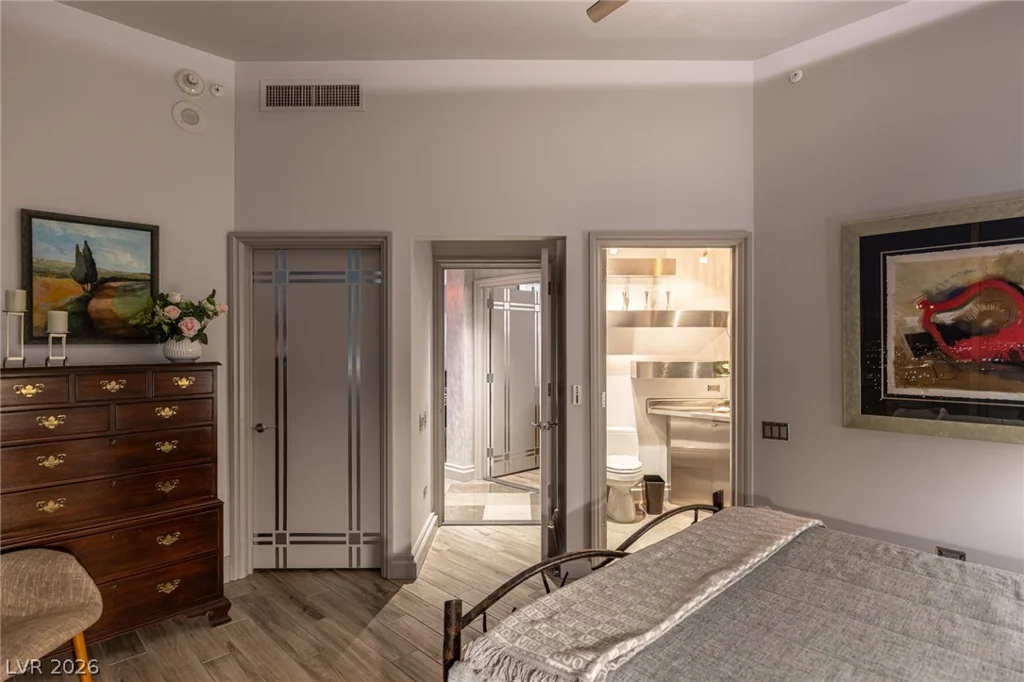 2877 Paradise, Las Vegas, NV 89109