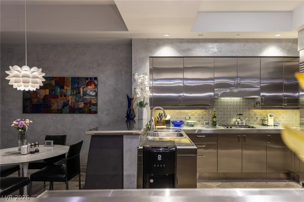 2877 Paradise, Las Vegas, NV 89109