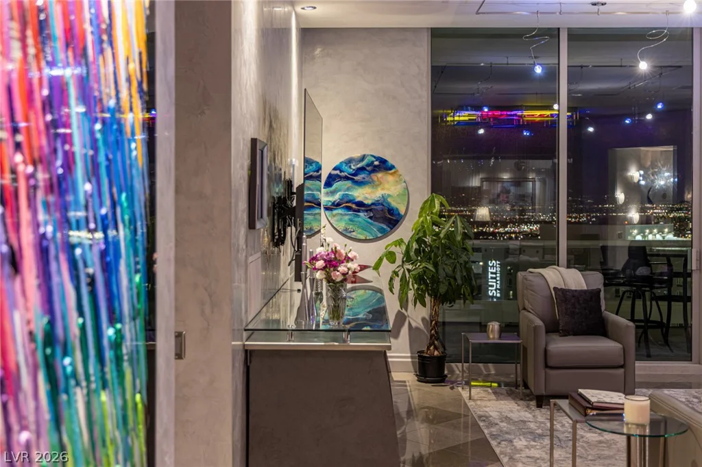 2877 Paradise, Las Vegas, NV 89109