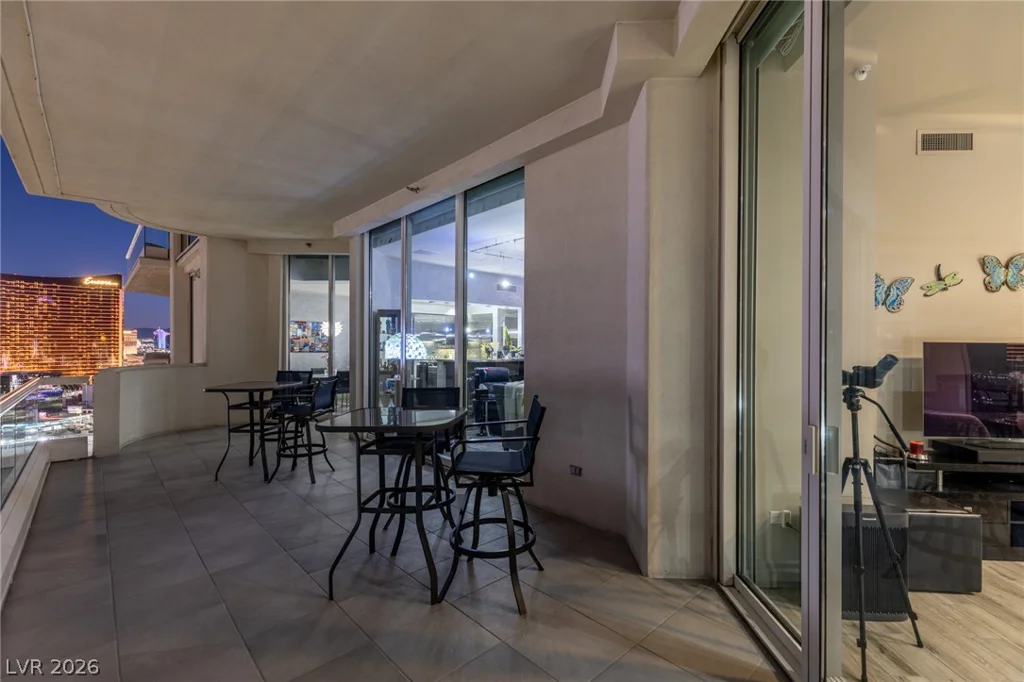 2877 Paradise, Las Vegas, NV 89109
