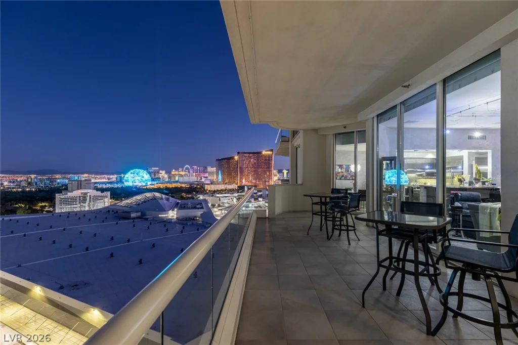 2877 Paradise, Las Vegas, NV 89109