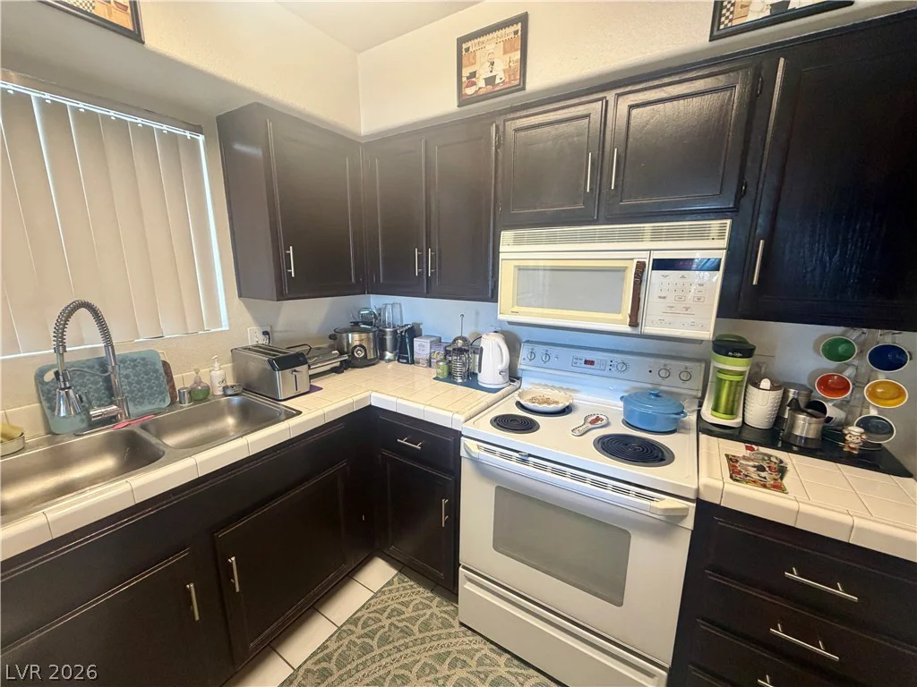 2725 Nellis, Las Vegas, NV 89121