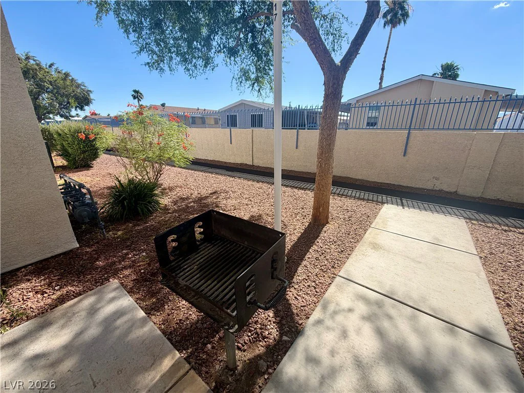 2725 Nellis, Las Vegas, NV 89121
