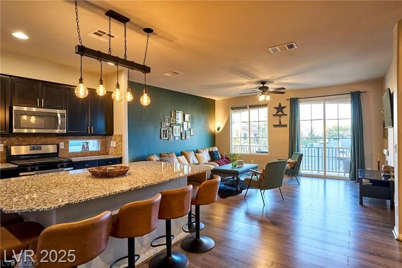 6302 Jackson Spring, Las Vegas, NV 89118