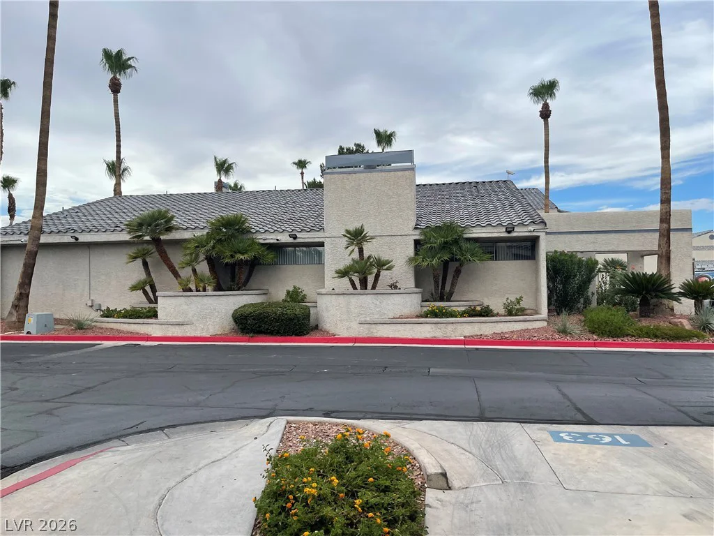6250 Flamingo, Las Vegas, NV 89103