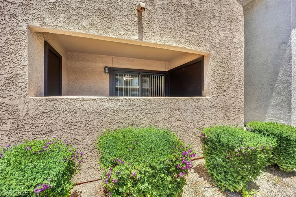 2451 Rainbow, Las Vegas, NV 89108