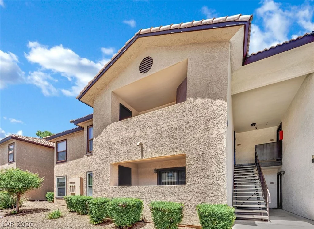 2451 Rainbow, Las Vegas, NV 89108