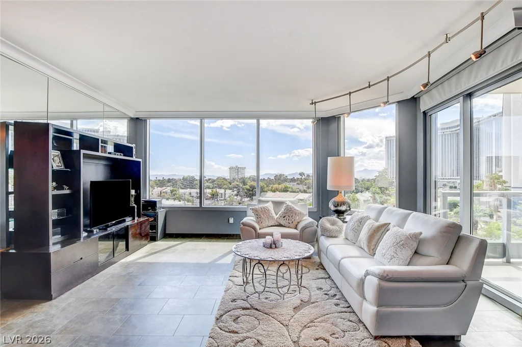 322 Karen, Las Vegas, NV 89109
