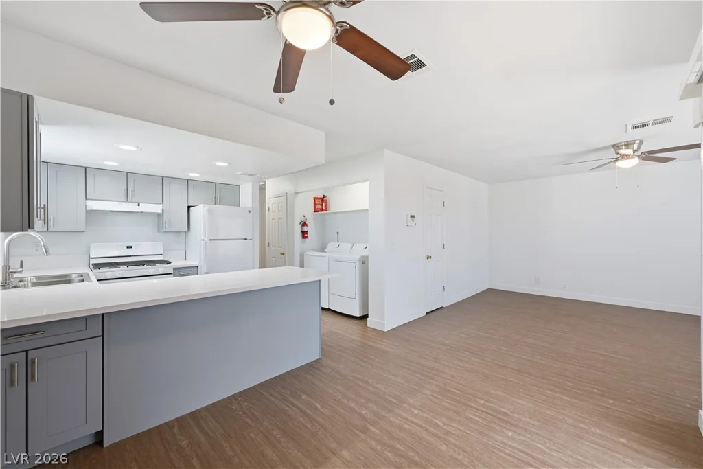 6952 Issac, Las Vegas, NV 89156