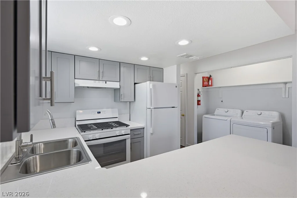 6952 Issac, Las Vegas, NV 89156