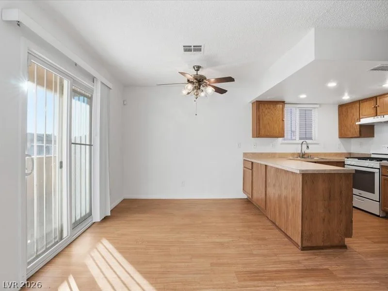 6952 Issac, Las Vegas, NV 89156