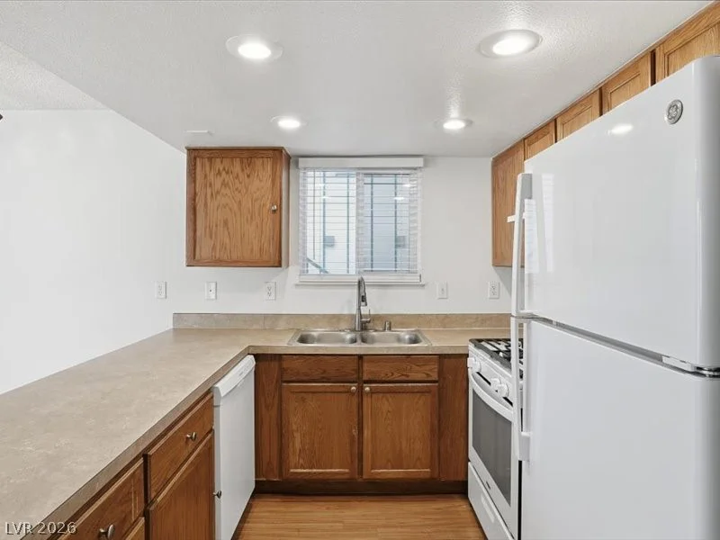 6952 Issac, Las Vegas, NV 89156