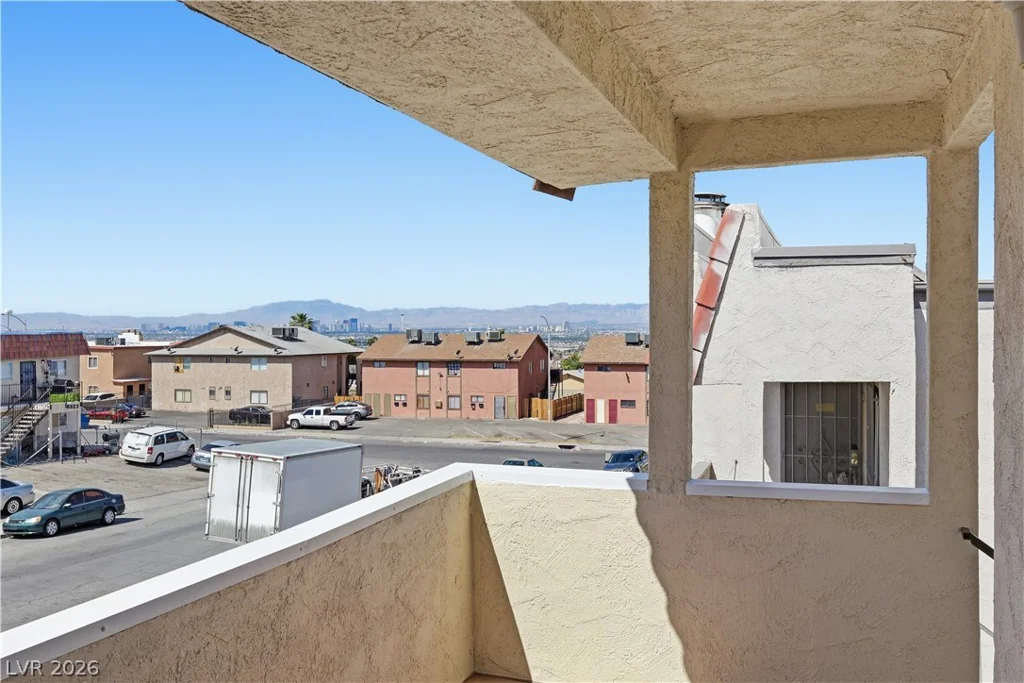 6952 Issac, Las Vegas, NV 89156